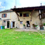 Maison en pierre avec jardin