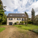 Maison avec jardin arboré en France