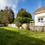 Maison avec jardin et terrasse ensoleillée