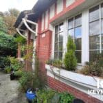 Maison en brique avec jardin, agence immobilière Keymex.