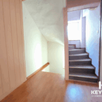 Escalier lumineux intérieur en bois